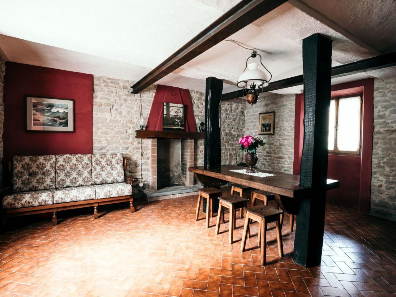 Superb Holiday Home In Piedmont Italy With Fireplace Santo Stefano Belbo Zewnętrze zdjęcie